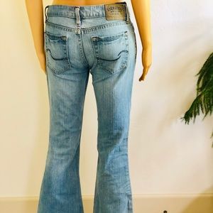 Levi’s signature jr, size 5 jeans low, slim, flare